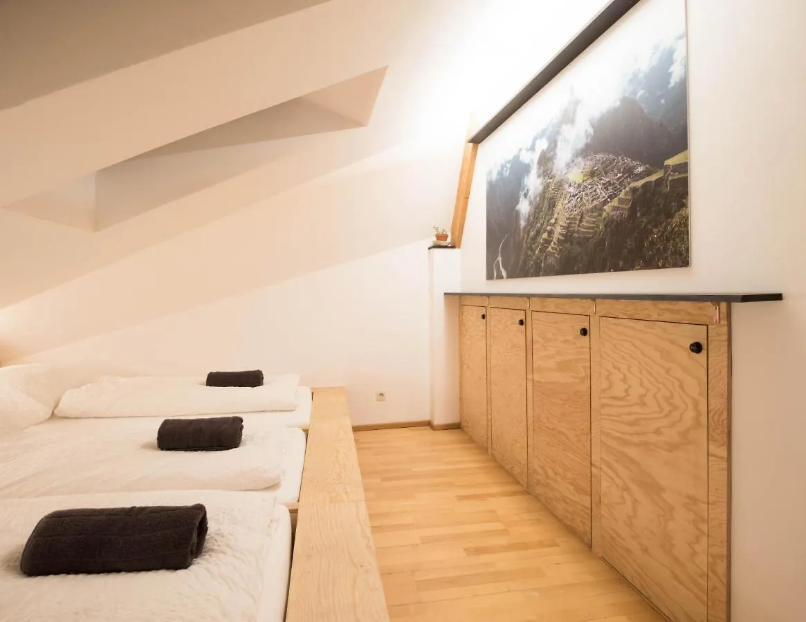 Montagu Hostel 因斯布鲁克 0*,