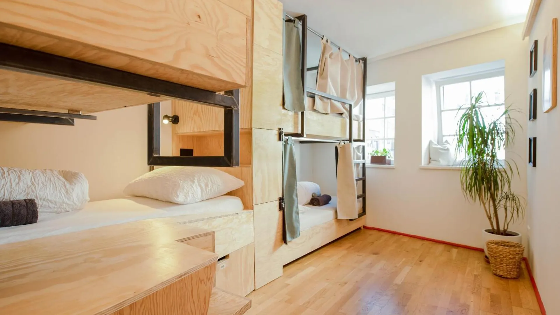 Montagu Hostel Innsbruck 0*,  Austria