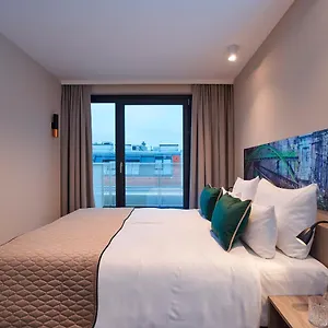 Leonardo West Hotell